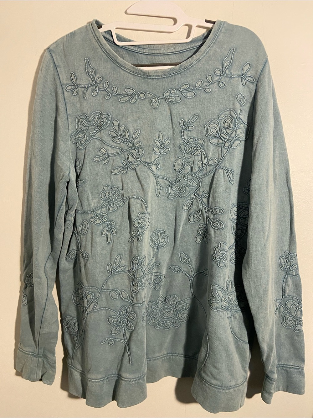 Women's Floral Embroidered Long-Sleeve Top in Dusty Blue